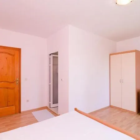 Apartment Plavac Mali- Three Bedroom With Terrace And Sea View *