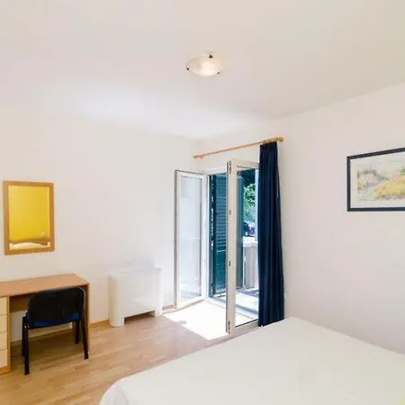 Plavac Mali- Three Bedroom With Terrace And Sea View Apartment *