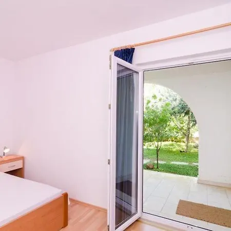 Plavac Mali- Three Bedroom With Terrace And Sea View Apartment