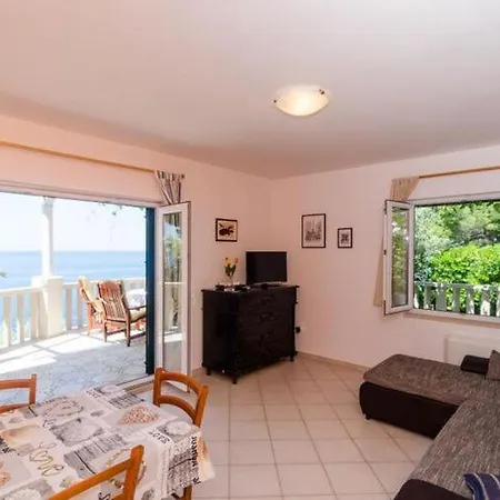 Plavac Mali- Three Bedroom With Terrace And Sea View Apartment